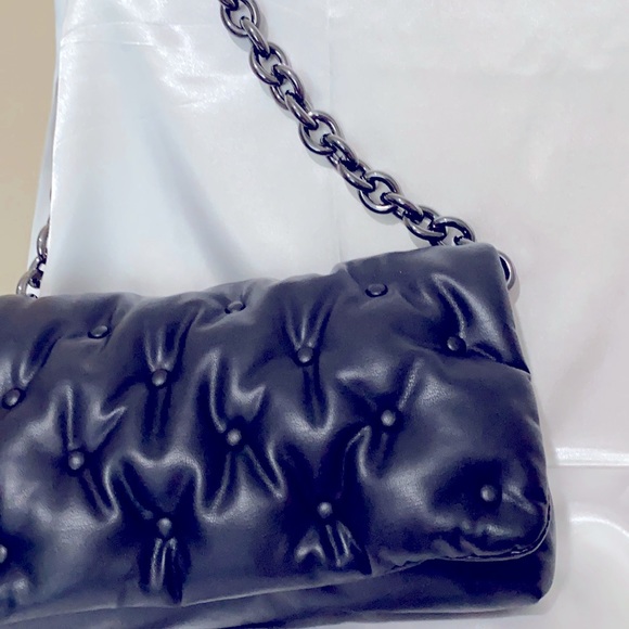 Zara Accessories - ZARA Beautiful quilted chain black bag